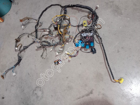 Nissan 2.0 Primera P11 Otomatik Göğüs Altı Tesisatı ÇIKMA