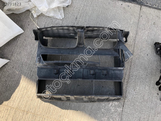 BMW X3 F25 X4 F26 RADYATÖR HAVA KANAL MASKESİ 17714410