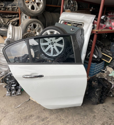 Orjinal Peugeot 301 Sağ Arka Kapı - Oto Çıkma Parçaları