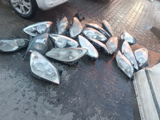 Nissan Micra içi siyah takım sağ sol ön far çıkma