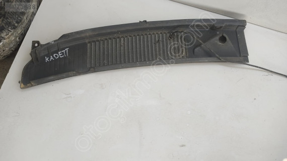 OPEL KADETT ÖN CAM IZGARASI ÇIKMA
