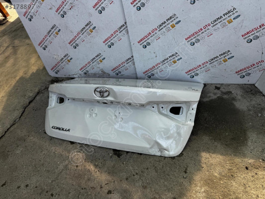 Toyota Corolla arka bagaj kapağı (az hasarlı)