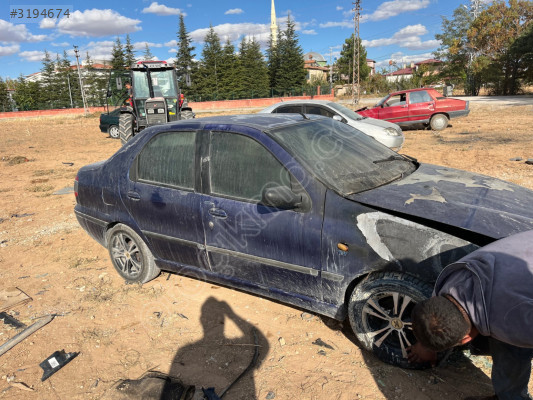 Fiat Siena.   Sağ ön kapı