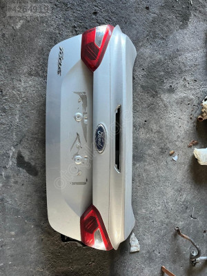 Ford Focus 3 bagaj kapağı