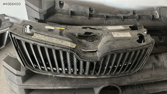 SKODA RAPİD 13-17 nikelajlı  Ön panjur.