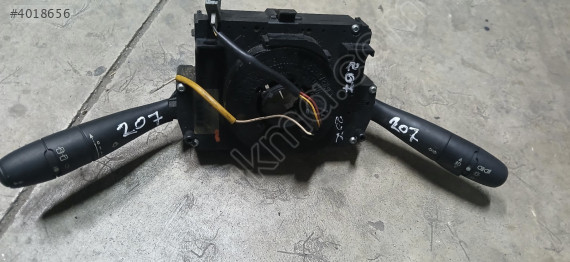Peugeot 207 çıkma sinyal kolu