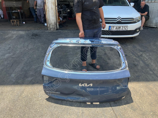 KIA STONİC MAVİ BAGAJ KAPAĞI ORJINAL
