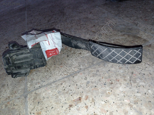 8E1723523F 04-10 A4 B6 B7 ORİJİNAL ÇIKMA GAZ PEDALI