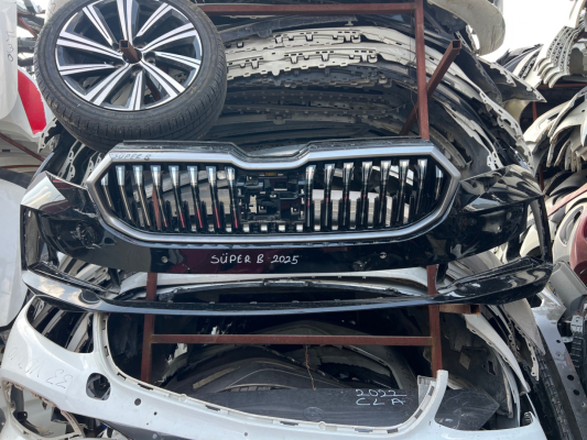 2025 Skoda süperb çıkma ön tampon