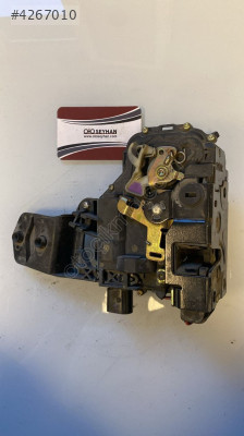 3B4839016A passat b5 sağ arka kapı kilidi