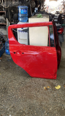 Suzuki Swift 2010 model sag arka kapı