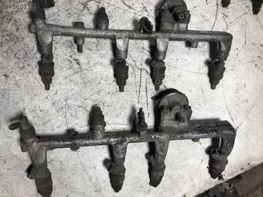 Ford Sierra Granada Scorpio Enjektör Kütüğü 88WF-9D280-AB