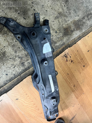 Volvo xc90 dağ tampon braketi