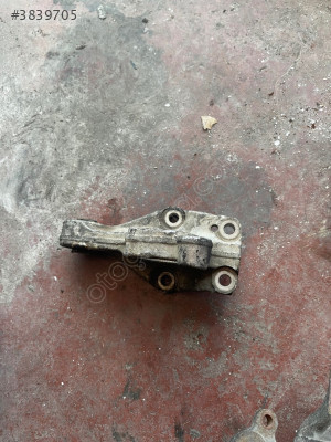 PEUGEOT 301 AKS TAKOZU KULAĞI ORJİNAL ÇIKMA PEJO