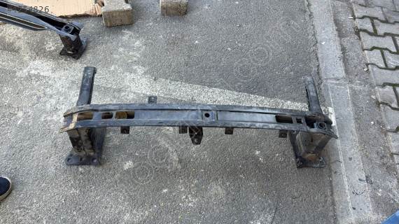 VW Passat B8.5 Modeli İçin Ön Tampon Demiri