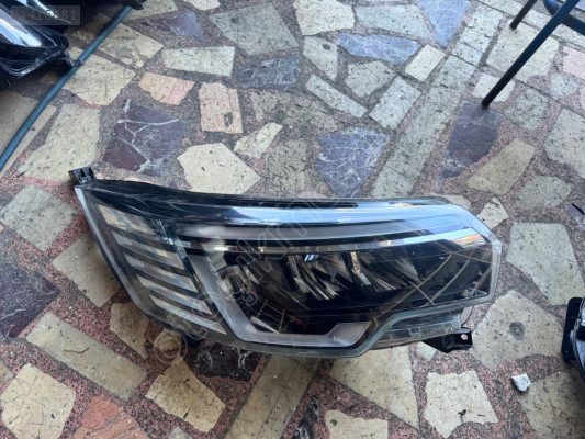 RENAULT TRAFİC SAĞ FAR ÇIKMA ORJİNAL 2024-2025 260102899R