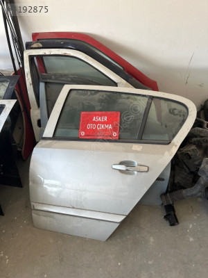 Astra haş sol arka kapı