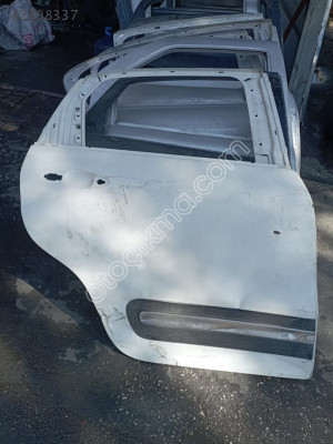 FIAT 500L SAĞ ARKA KAPI ORJ ÇIKMA PARÇA