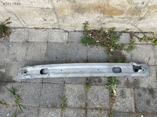 Audi A4 Modeli İçin Ön Tampon Demiri - Oto Çıkma Parçaları