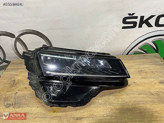 SKODA KAROQ ORJİNAL ÇIKMA SAĞ FAR