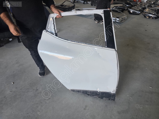 2013/2019 RENAULT CLİO 4 BEYAZ SAĞ ARKA KAPI ORJINAL LOKALLİK