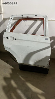 VOLKSWAGEN tiguan 16 24 sağ arka kapı ufak hasarlı