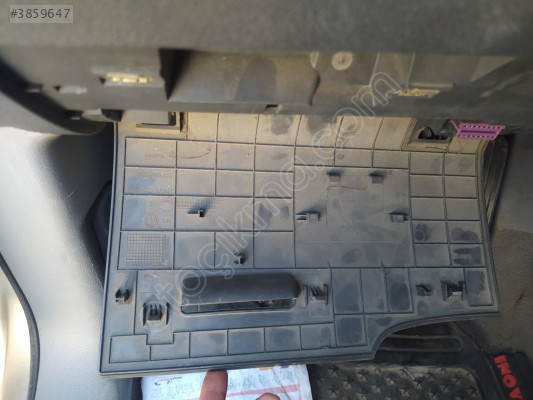 ÇIKMA VW CADDY DİREKSİYON ALT SİGORTA KAPAĞI