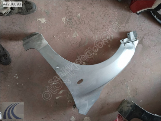 MAZDA 3 2011 ÇIKMA HAFİF HASARLI SOL ÖN ÇAMURLUK