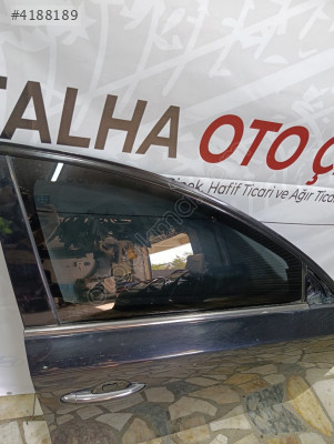 Renault Latitude Sağ Ön Kapı Camı