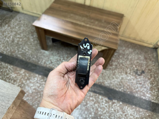 MİTSUBİSHİ LANCER SAĞ ÖN KAPI CAM DÜĞMESİ 08-13 MODEL