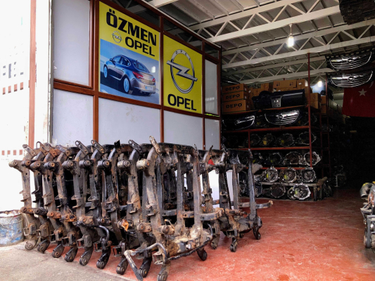 ÖZMEN OPEL ZAFİRA ÇIKMA TRAVERS ALT MOTOR BEŞİĞİ BEŞİK