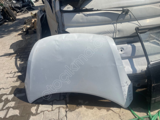 Suzuki Swift ön kaput beyaz renk
