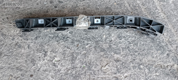 Hyundai Elantra sol arka tampon braketi
