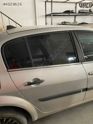 RENAULT MEGANE 2 SAĞ ARKA KAPI BOŞ ORJİNAL ÇIKMA