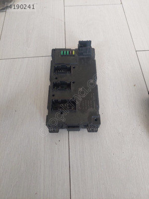 BMW  F10 SİGORTA KUTUSU