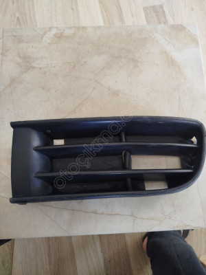 Volkswagen Polo ön tampon sol ızgara