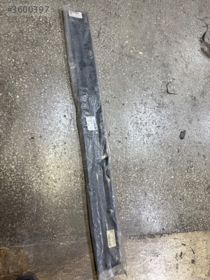 Vw Passat Ön Kapı Çıtası Sağ 2001-2005 3B0854940B