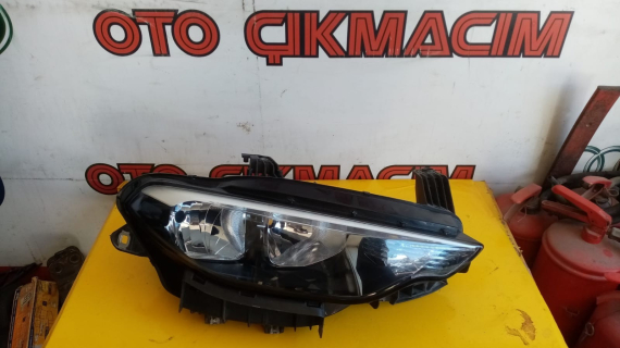 Fiat Egea Modeli İçin Sağ Ön Far - Düz Tasarım