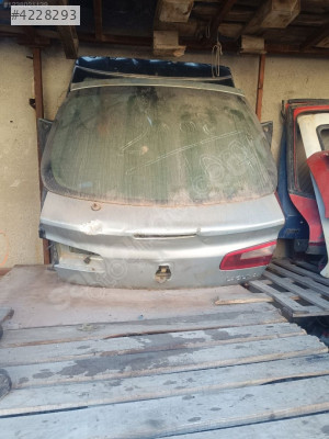 Laguna bagaj dolu ufak bı vuruk var camli 2006 model