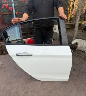 EGEA SAĞ ARKA KAPI HATASIZZ BOYASIZZ ORJİNALL ÇIKMA PARÇAA