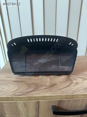 BMW E60 MULTİ MEDYA EKRANI