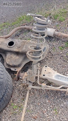 Toyota Carina sağ arka taşıyıcı