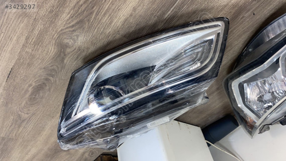 Audi Q5 Modeli İçin Çıkma Sol Far Parçası