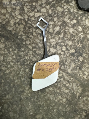 Peugeot Expert çeki demir kapak
