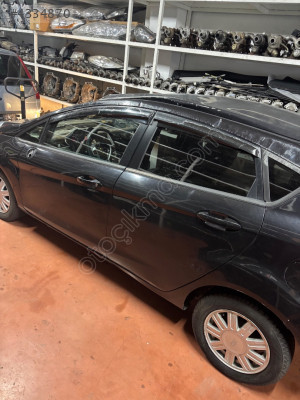 FORD FIESTA SOL ÖN VE SOL ARKA KAPI 2009 2016 ARASI