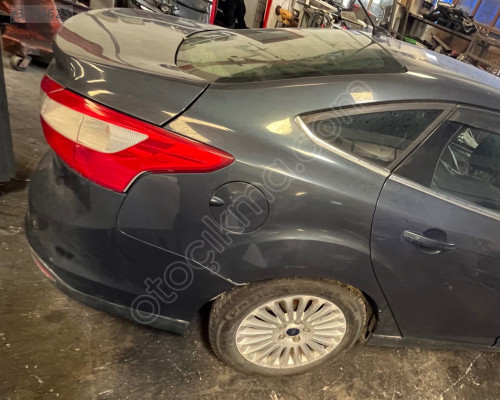 Ford Focus çıkma orijinal sağ arka çamurluk