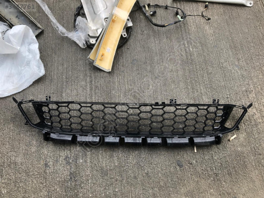 BMW 2 SERİSİ U06 ÖN TAMPON ALT IZGARA 8080207