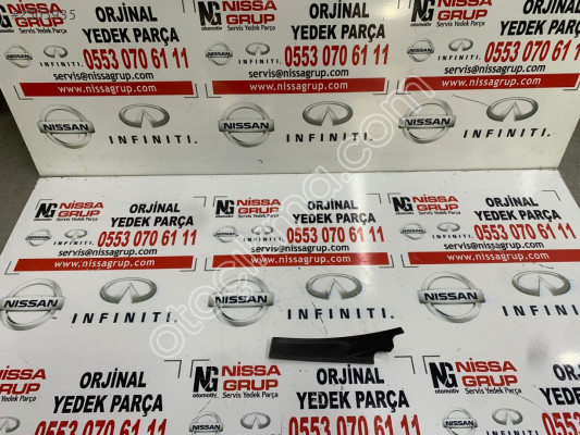 NİSSAN MİCRA ÖN SOL CAM KENAR PLASTİĞİ ÇIKMA K12 2002-2010