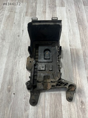 VOLKSWAGEN GOLF 5 AKÜ ALT TAPLASI ÇIKMA ORJİNAL 1K0915339