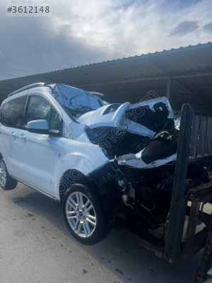 FORD COURİER SAĞ ÖN ÇAMURLUK ÇIKMA ORJİNAL